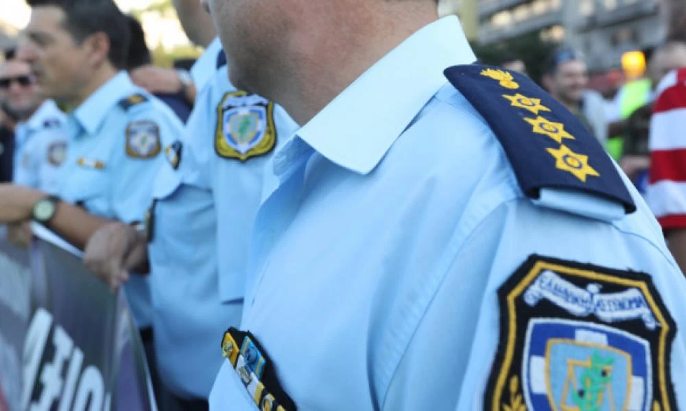 Οι αλλαγές για τους ενστόλους και τους συνταξιούχους που εργάζονται